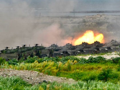US-made M60A3 tanks fire artillery during the annual Han Kuang military drills in Taichung on July 16, 2020. - The five-day "Han Kuang" (Han Glory) military drills starting on July 14 aimed to test how the armed forces would repel an invasion from China, which has vowed to bring Taiwan …