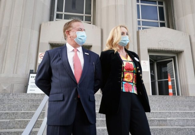 St. Louis couple who brandished guns at protesters pleads not guilty