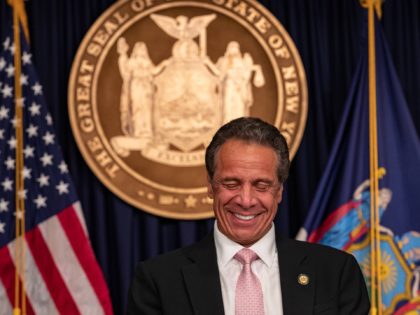 Andrew Cuomo laughs (Jeenah Moon / Getty)