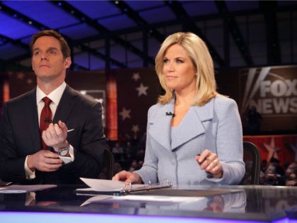 Moderators Martha MacCallum (R) and Bill Hemmer (L) wait for the beginning of the first fo