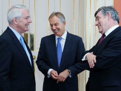 (L-R) Former prime ministers John Major, Tony Blair and Gordon Brown chat before posing for a photograph with the Queen and Prime Minister David Cameron, ahead of a Diamond Jubilee lunch hosted by Cameron at 10 Downing Street in London on July 24, 2012. AFP PHOTO / POOL / STEFAN …
