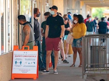 People wait in line to vote at a polling place at the Scottsdale Plaza Shopping Center, in Scottsdale, Arizona, on November 3, 2020. - The US started voting Tuesday in an election amounting to a referendum on Donald Trump's uniquely brash and bruising presidency, which Democratic opponent and frontrunner Joe …