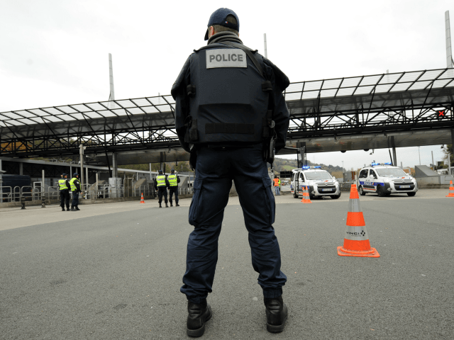 French police officers stand at a border post on the French-Spanish border on the A63 motorway in Biriatou, southwestern France, on December 4, 2015, during a border control organized by the prefecture of the Pyrenees-Atlantiques department. EU ministers mulled on December 4 whether to extend border checks within the passport-free …