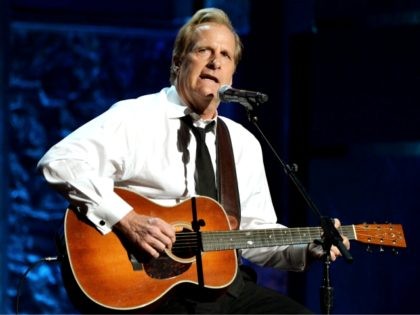 HOLLYWOOD, CA - JUNE 05: Actor/musician Jeff Daniels performs onstage at the 2014 AFI Life Achievement Award: A Tribute to Jane Fonda at the Dolby Theatre on June 5, 2014 in Hollywood, California. Tribute show airing Saturday, June 14, 2014 at 9pm ET/PT on TNT. (Photo by Frazer Harrison/Getty Images …