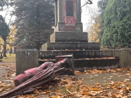 Portland L0ne Fir Cemetery Veterans' Memorial Attacked by Antifa on Thanksgiving eve. (Twitter Video Screenshot/Andy Ngo)