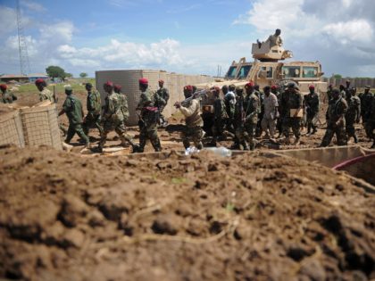 Somali soldiers enter Sanguuni military base, where an American special operations soldier was killed by a mortar attack on June 8, about 450 km south of Mogadishu, Somalia, on June 13, 2018. - More than 500 American forces are partnering with African Union Mission to Somalia (AMISOM) and Somali national …