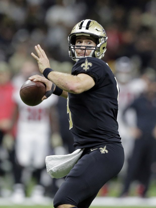 Saints QB Drew Brees injures ribs in second quarter vs. 49ers