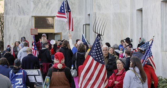 Anti-Lockdown Protesters Force Way into Oregon Capitol, Some Armed - Vimarsana News