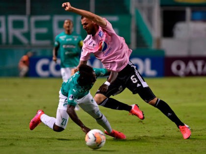 Colombia's America de Cali player Jefferson Murillo (L) and Colombia's Millonarios Costa Rican Juan Pablo Vargas vie for the ball during their closed-door Copa Sudamericana second round football match at the Deportivo Cali stadium in Cali, Colombia, on November 4, 2020, amid the COVID-19 novel coronavirus pandemic. (Photo by Luis …