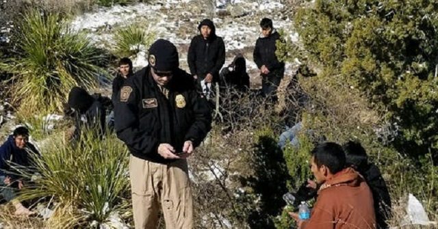 Human Smugglers Abandon 3 Mothers, Toddlers in Freezing Arizona Border ...