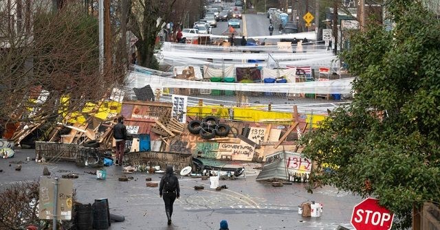 PHOTOS: Portland Leftists Build Warzone-Style Barriers to Keep Cops Out - Vimarsana News