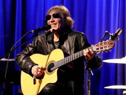 LOS ANGELES, CALIFORNIA - FEBRUARY 11: José Feliciano performs at An Evening With José Feliciano at the GRAMMY Museum on February 11, 2020 in Los Angeles, California. (Photo by Rebecca Sapp/Getty Images for The Recording Academy )