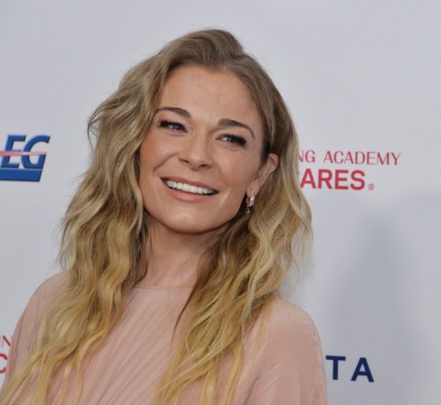 LeAnn Rimes, dressed as the sun, wins 'Masked Singer' Season 4