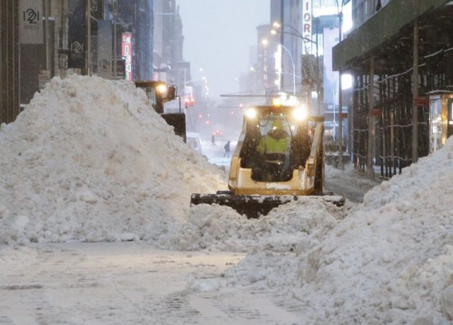 New York, Pennsylvania dig out from heavy snow after historic nor'easter