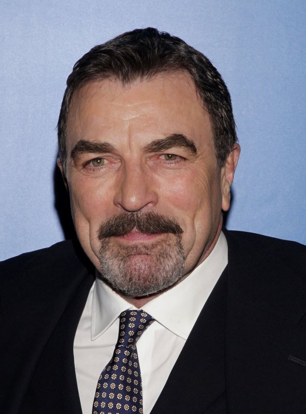 Tom Selleck leaves $2,020 tip on a $205 bill at NYC restaurant - Breitbart