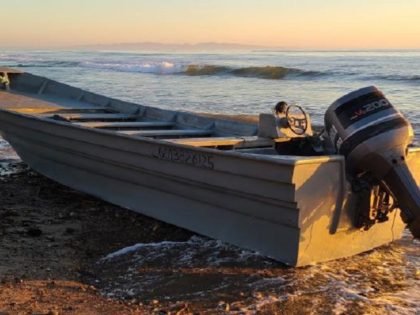 Human smuggling boat found on California beach. (Photo: U.S. Customs and Border Protection