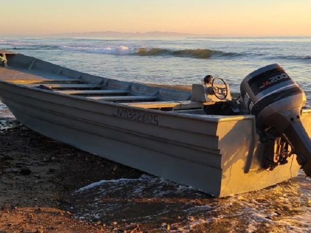 Human smuggling boat found on California beach. (Photo: U.S. Customs and Border Protection