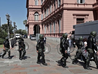 Riot police are deployed at the Casa Rosada government house during the wake of Argentinian late football legend Diego Armando Maradona in Buenos Aires, on November 26, 2020. - Argentine football legend Diego Maradona will be buried Thursday on the outskirts of Buenos Aires, a spokesman said. Maradona, who died …