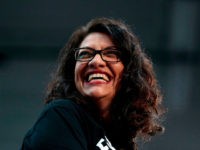 Η Rashida Tlaib μοιράζεται ψέματα για τους Ισραηλινούς «Apartheid» που πυροδοτούν τα Παλαιστινιακά πεδία