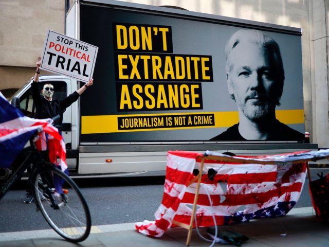 A demonstrator protests outside of the Old Bailey court in central London on September 14, 2020, where the extradition hearing against WikiLeaks founder Julian Assange's has resumed. - Assange is fighting to avoid extradition to the United States for leaking military secrets. If convicted, Assange -- who has been held …