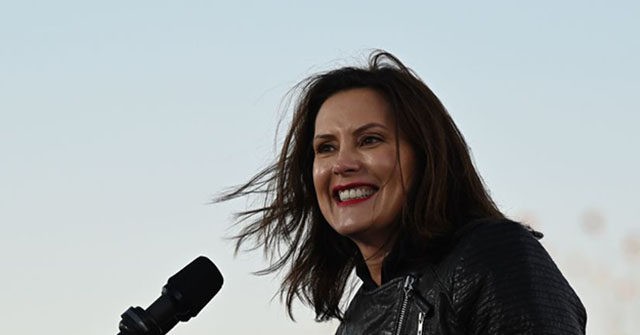 Gretchen Whitmer Asks Michiganders to Avoid Indoor Dining for Two Weeks