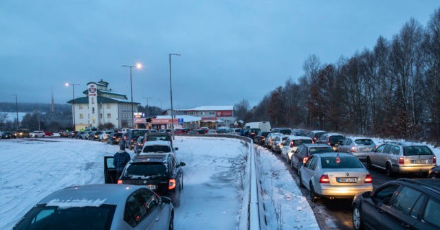 Corona: Queues at German Frontier as EU Reimposes Borders