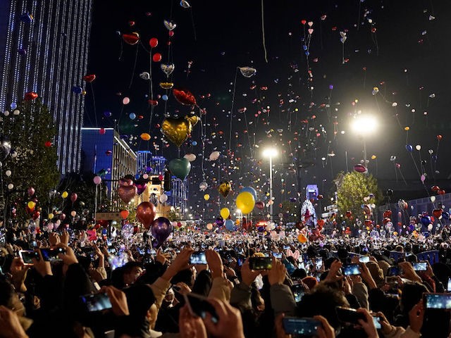 WUHAN, CHINA - JANUARY 1: (CHIHA OUT) People release balloons into the air to celebrate th