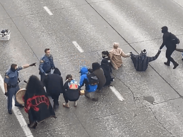 WATCH: BLM Protesters Shut Down Seattle Freeway - Vimarsana News