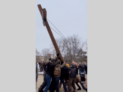 Trump Supporters Erect Cross on Capitol Grounds