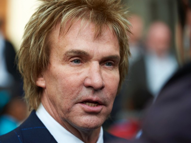 'No Vaccine, No Job' Declares Anti-Brexit Pimlico Plumbers Boss - Vimarsana News