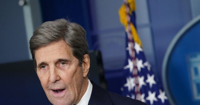 NextImg:Kerry: Green Energy Will Be More Competitive if We Raise Prices of Oil, Gas