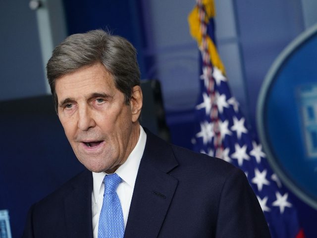 john-kerry-maskless-mouth-open-wh-briefing-getty