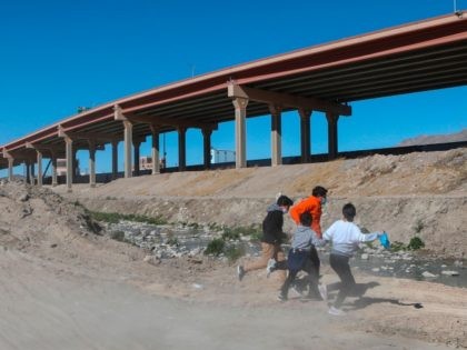 TOPSHOT - Migrants cross the Rio Bravo to get to El Paso, state of Texas, US, From Ciudad