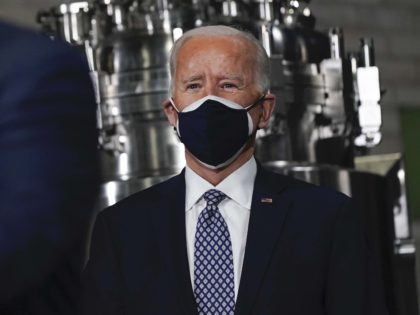 Joe Biden double mask Pfizer (Evan Vucci / Associated Press)