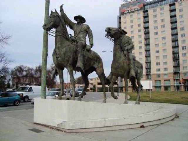 Leftists: Melt Statue of Former CA Mayor for Planting American Flag - Vimarsana News