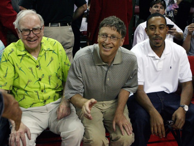 LAS VEGAS - JULY 25: (L-R) Warren Buffett, Bill Gates and rapper Ludacris sit courtside du