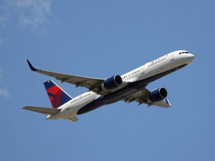 NEW YORK - AUGUST 24 : A Boeing 757-2Q8 operated by Delta Airlines takes off from JFK Airp