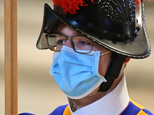 A Swiss Guard wears a surgical face mask during a Pope's Holy Mass as part of World Youth Day on November 22, 2020 at St. Peter's Basilica in The Vatican. (Photo by Vincenzo PINTO / POOL / AFP) (Photo by VINCENZO PINTO/POOL/AFP via Getty Images)