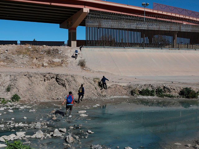 Migrants cross the Rio Bravo to get to El Paso, state of Texas, US, From Ciudad Juarez, Chihuahua state, Mexico on February 5, 2021. (Photo by Herika Martinez / AFP) (Photo by HERIKA MARTINEZ/AFP via Getty Images)