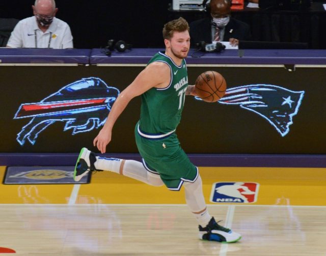 Mavericks' Luka Doncic hits clutch jumper to hold off late run by Celtics