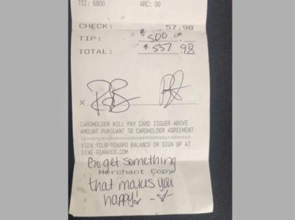 Photo of receipt left for college student with $500 tip. Savannah Stoneman via ABC 15 News