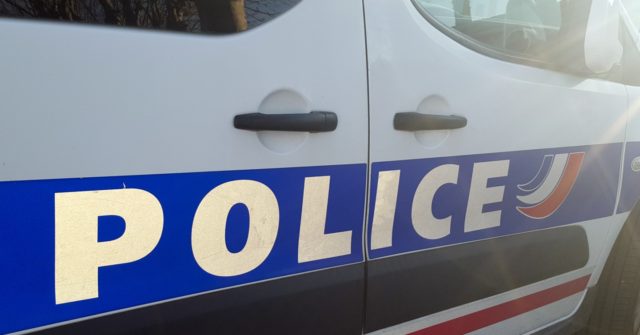 Man attacks woman on bus in forbidden Paris suburbs