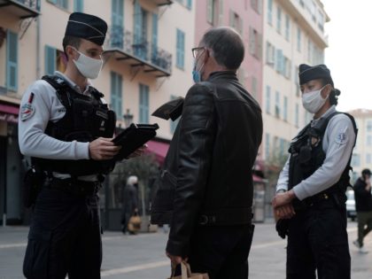 French police officers control passersby in the French riviera city of Nice, on November 4, 2020, as France is on a second lockdown aimed at containing the spread of covid-19 pandemic caused by the novel coronavirus. (Photo by Valery HACHE / AFP) (Photo by VALERY HACHE/AFP via Getty Images)