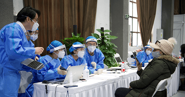 China Vaccinates 150 Foreign Journalists as Domestic Inoculation Lags
