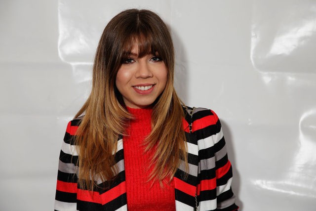 NEW YORK, NY - FEBRUARY 14: Actress Jennette McCurdy backstage at the Noon By Noor fashion