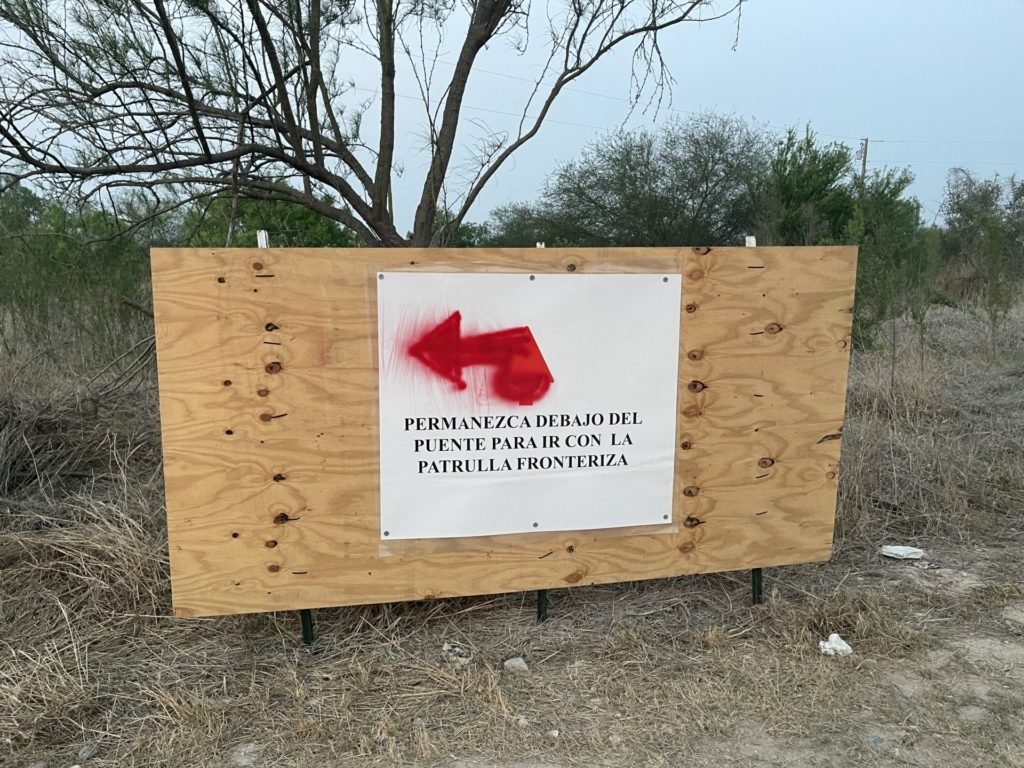 Sign put in place near border to guide newly crossed migrants to Border Patrol agents for processing. (Photo: Randy Clark/Breitbart Texas)