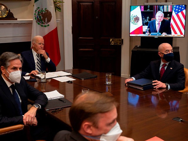 US President Joe Biden (C), flanked by US Secretary of State Antony Blinken (L) and US Sec
