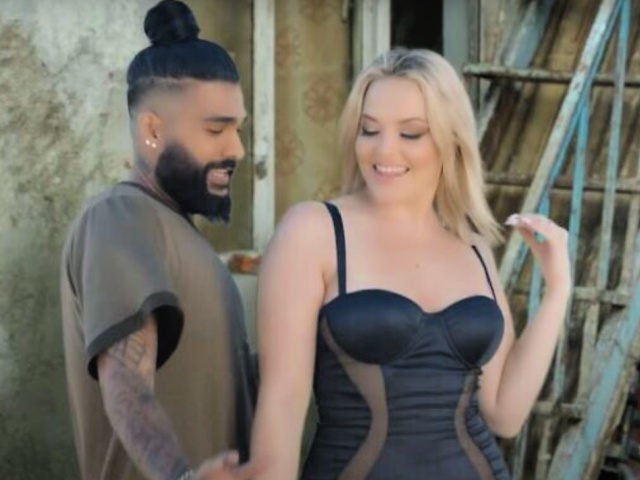Sasy and Alexis Texas in the clip for "Tehran Tokyo." (Screen capture: YouTube)