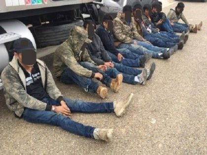 Webb County Constables Office Precinct 2 deputies and Laredo South Border Patrol agents apprehend a group of migrants following a police chase. (Photo: U.S. Border Patrol/Laredo Sector)