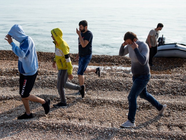 UK to Build Reception Centres for Boat Migrants, No More Hotel Stays: Report